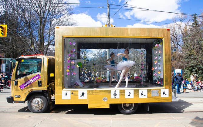 (220417) -- TORONTO, April 17, 2022 -- Dancers perform ballet in a truck during the 2022 Toronto Beaches Lions Easter Parade in Toronto, Canada, on April 17, 2022. The Toronto Beaches Lions Easter Parade returned on Sunday after a three-year hiatus due to the COVID-19 pandemic. (Photo by Xinhua) CANADA-TORONTO-EASTER-PARADE ZouxZheng 