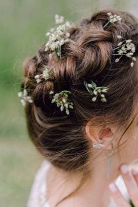 Wedding hairstyle of the bride Russia, Moscow Oblast, Russia CR_MRZFGZ220412-962573-01