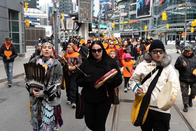 April 18, 2022, Toronto, ON, Canada: Indigenous activists and supporters rally at Yonge and Dundas Square in Toronto on Monday, April 18, 2022. Toronto Canada  - ZUMAc35_ 20220418_zaf_c35_010 Copyright: xYaderxGuzmanx
