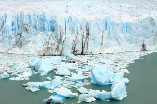 IMAGO Nature: Unsere Erde, Klimawandel, Arktische und Antarktische Eisschmelze Perito Moreno glacier, Patagonia, Argentina. , 12549928.jpg, icy, ice, sky, cave, berg, pole, snow, peak, chile, cloud, south, scene, polar, nobody, travel, freeze, season, moreno, winter, beauty, arctic, global, perito, nature, glacial, leisure, glacier, ecology, melting, warming, extreme, iceberg, calving, journey, icescape, mountain, floating, argentina, touristic, patagonia, vacations, antarctic, landscape, antarctica, horizontal, reflection, copy space,