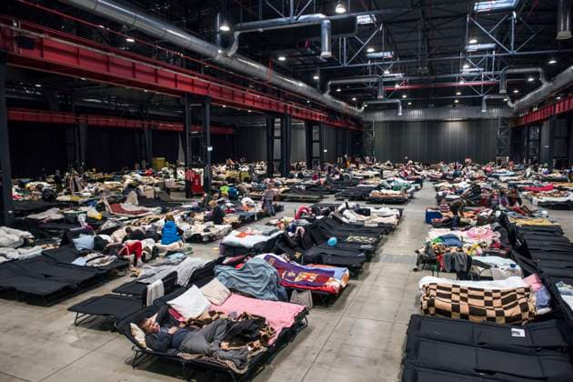 News Bilder des Tages April 19, 2022, Warsaw, Mazowieckie, Poland: An overview of the sleeping area at the Global Expo reception centre in Warsaw. It is estimated by the UNHCR, the UN refugee agency, that five million Ukrainians have left since Russia invaded Ukraine on February 24th. Almost three million people have crossed the Polish border from Ukraine. .In Warsaw, still thousands of people are sheltering in the Global Expo reception centre for refugees - one of many and second largest refugee shelter in the capital. Warsaw Poland - ZUMAs197 20220419_zab_s197_016 Copyright: xAttilaxHusejnowx