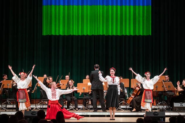 19.04.2022 Jena: Benefizkonzert für das Opernhauses Odessa im Volkshaus Jena unter der Leitung des ukrainischen Dirigenten Vitaliy Kovalchuk (Dirigent am Opernhaus Odessa). Die Gruppe von Künstler innen des Odessaer Opernhauses wurde während einer Konzerttournee durch Polen vom Krieg in der Ukraine überrascht und macht derzeit eine Heimfahrt unmöglich.