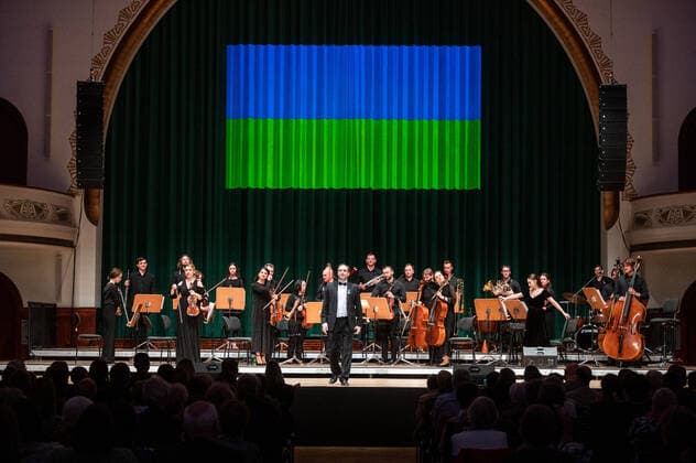 19.04.2022 Jena: Benefizkonzert für das Opernhauses Odessa im Volkshaus Jena unter der Leitung des ukrainischen Dirigenten Vitaliy Kovalchuk (Dirigent am Opernhaus Odessa). Die Gruppe von Künstler innen des Odessaer Opernhauses wurde während einer Konzerttournee durch Polen vom Krieg in der Ukraine überrascht und macht derzeit eine Heimfahrt unmöglich.