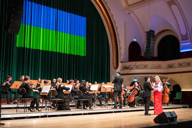 19.04.2022 Jena: Benefizkonzert für das Opernhauses Odessa im Volkshaus Jena unter der Leitung des ukrainischen Dirigenten Vitaliy Kovalchuk (Dirigent am Opernhaus Odessa). Die Gruppe von Künstler innen des Odessaer Opernhauses wurde während einer Konzerttournee durch Polen vom Krieg in der Ukraine überrascht und macht derzeit eine Heimfahrt unmöglich.