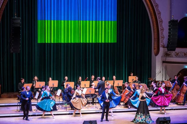 19.04.2022 Jena: Benefizkonzert für das Opernhauses Odessa im Volkshaus Jena unter der Leitung des ukrainischen Dirigenten Vitaliy Kovalchuk (Dirigent am Opernhaus Odessa). Die Gruppe von Künstler innen des Odessaer Opernhauses wurde während einer Konzerttournee durch Polen vom Krieg in der Ukraine überrascht und macht derzeit eine Heimfahrt unmöglich.