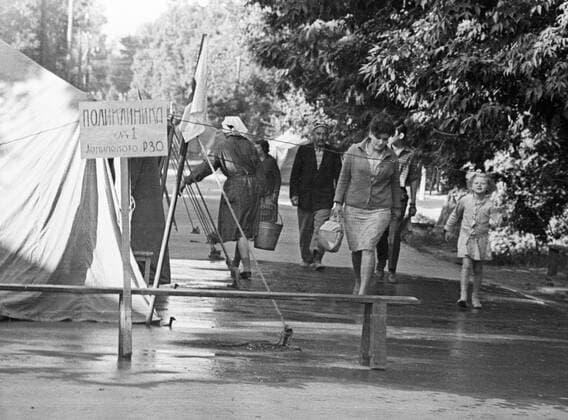 TASHKENT EARTHQUAKE SHANTYTOWN 43085 20.04.1966 An outpatient clinic tent on one of the many shantytowns after the Tashkent earthquake of 1966. Zelma Sputnik Toshkent Uzbekistan  Copyright: xZelmax