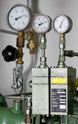 Blick Armaturen und Gasleitungen am 10.12.2007 in Wollersleben zur Regelung der Gasmengen in einer Gasverteilerstation der e.on Thueringer Energie AG. search: Deutschland Thueringen Wirtschaft Wirtschaftsfeature eon e-on e.on Energie symbol symbolfoto symbolbild feature featurebild featurefoto energie energiekrise Energieerzeugung Energiegewinnung Energiepreis Energiepreise Energieindustrie Energieindustrien Energiekosten Energien Kilowatt Verbrauch senken Energiepreis Energietarifen Energieversorgung Gas Erdgas Erdgasversorgung, Gasversorgung Gaspreis, Gaspreise Erdgaspreis Erdgaspreise Preis Preise, Kosten Preisentwicklung Gaserzeugung Erdgaserzeugung gasversorgung, gasversorger gasmarkt erdgasmarkt erdgasanbieter anbieterwechsel g