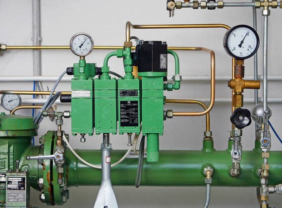 Blick Armaturen und Gasleitungen am 10.12.2007 in Wollersleben zur Regelung der Gasmengen in einer Gasverteilerstation der e.on Thueringer Energie AG. search: Deutschland Thueringen Wirtschaft Wirtschaftsfeature eon e-on e.on Energie symbol symbolfoto symbolbild feature featurebild featurefoto energie energiekrise Energieerzeugung Energiegewinnung Energiepreis Energiepreise Energieindustrie Energieindustrien Energiekosten Energien Kilowatt Verbrauch senken Energiepreis Energietarifen Energieversorgung Gas Erdgas Erdgasversorgung, Gasversorgung Gaspreis, Gaspreise Erdgaspreis Erdgaspreise Preis Preise, Kosten Preisentwicklung Gaserzeugung Erdgaserzeugung gasversorgung, gasversorger gasmarkt erdgasmarkt erdgasanbieter anbieterwechsel g