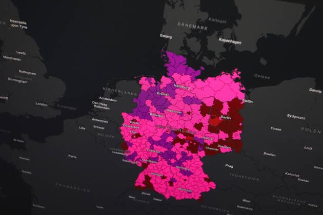 Dashboard des RKI, die 7-Tage-Inzidenz liegt nun bei 720,6 7-Tage-Inzidenz, Dashboard des RKI auf einem Monitor am 21.04.2022 in Siegen Deutschland.