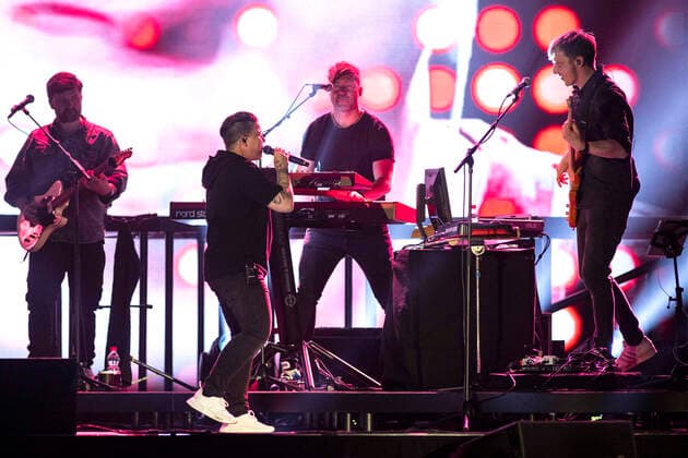 Kerstin Ott & Band live bei einem Konzert ihrer Ich geh meinen Weg -Tour in der Erfurter Messehalle. Erfurt, 20.04.2022