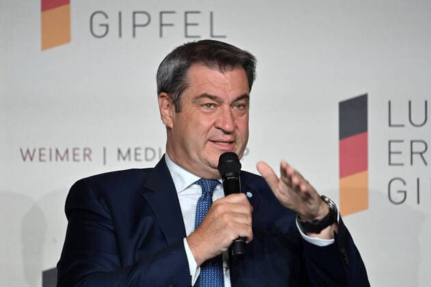 News Themen der Woche KW16 News Bilder des Tages Markus SOEDER (Ministerpraesident Bayern und CSU Vorsitzender), Gestik, Einzelbild,angeschnittenes Einzelmotiv,Portraet,Portrait,Porträt, Ludwig Erhard Gipfel 2022 auf Gut Kaltenbrunn am Tegernsee am 21.04.2022. *** Markus SOEDER Ministerpraesident Bavaria and CSU chairman, gesture, single picture, cut single motive, Portraet, Portrait, portrait, Ludwig Erhard summit 2022 on property Kaltenbrunn at the Tegernsee on 21 04 2022