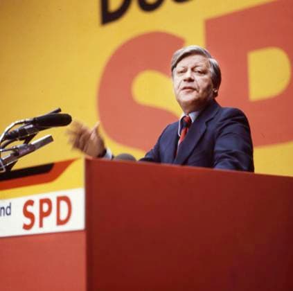 Der Wahlparteitag der SPD 1980 DEU, Deutschland, Essen: Der Wahlparteitag der Sozialdemokratischen Partei Deutschlands ( SPD) in der Grugahalle in Essen am 9.6.1980.Helmut Schmidt. DEU, Germany, Essen: The election party congress of the Social Democratic Party of Germany ( SPD) in the Grugahalle in Essen on June 9, 1980. NRW *** The election party congress of the Social Democratic Party of Germany SPD in the Grugahalle in Essen on June 9, 1980 Helmut Schmidt DEU, Germany, Essen The election party congress of the Social Democratic Party of Germany SPD in the Grugahalle in Essen on June 9, 1980 NRW