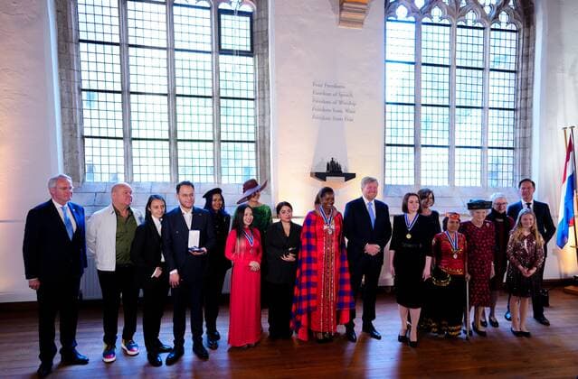 2022-04-21 12:31:30 MIDDELBURG - The group photo with the laureates and King Willem-Alexander, Queen Maxima and Princess Beatrix after the presentation of the Four Freedoms Awards 2022. The Four Freedoms Awards are awarded every year to men, women and organizations that recognize their efforts and achievements. show a deep commitment to the ideals proclaimed by President Franklin Delano Roosevelt in his landmark Four Freedoms speech in 1941. ANP MARCO DE SWART netherlands out - belgium out