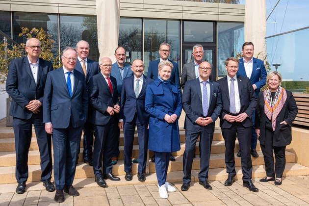 News Themen der Woche KW16 Kiel, 21. April 2022, Unternehmerkuratorium Nord trifft Konferenz Norddeutschland. Am Nachmittag treffen sich die Ministerpräsidentin, Ministerpräsidenten und Oberbürgermeister der norddeutschen Bundesländer im Kieler Yacht Club mit dem Unternehmerkuratorium Nord *** Kiel, April 21, 2022, Entrepreneurship Board North meets Conference North Germany In the afternoon, the prime minister, minister presidents and mayors of the northern German states will meet at the Kiel Yacht Club with the Entrepreneurship Board North