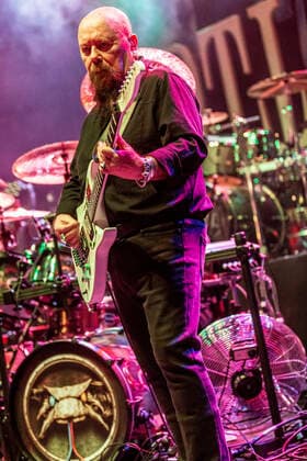 Tony Clarkin von Magnum live bei einem Konzert der Gotthard & Magnum European Tour 2022 im Capitol. Hannover, 20.04.2022