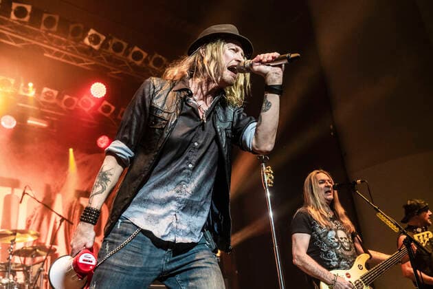 Nic Maeder von Gotthard live bei einem Konzert der Gotthard & Magnum European Tour 2022 im Capitol. Hannover, 20.04.2022