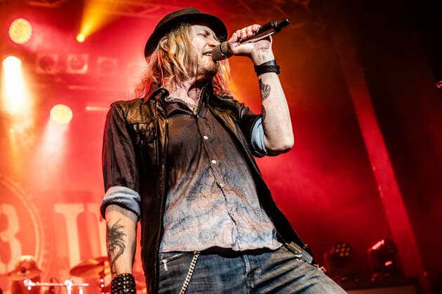 Nic Maeder von Gotthard live bei einem Konzert der Gotthard & Magnum European Tour 2022 im Capitol. Hannover, 20.04.2022