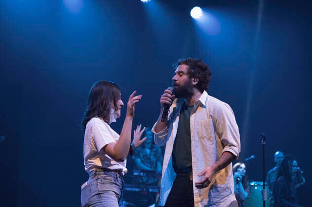 rome 21 04 2022 Concert by Tommaso Paradiso at the Conciliazione auditorium with the new Space Cowboy tour. The singer TOmmaso Paradiso invites a fan to go on stage and dance with him. In the photo the singer Tommaso Paradiso with a fan  Copyright: xBarbaraxAmendolax xipa-agency.nex xBarbaraxAmendolax