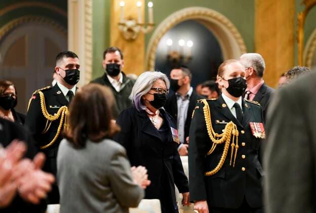 April 21, 2022, Ottawa, Ontario, Canada: Governor General Mary Simon, centre, arrives to present the Sovereign s Medal for Volunteers during an in-person ceremony at Rideau Hall in Ottawa on Thursday, April 21, 2022. Ottawa Canada  - ZUMAc35_ 20220421_zaf_c35_017 Copyright: xSeanxKilpatrickx
