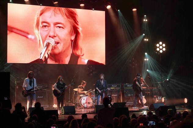 Chris Norman & Band live bei einem Konzet seiner Forever -Tour im Theater am Aegi. Hannover, 21.04.2022
