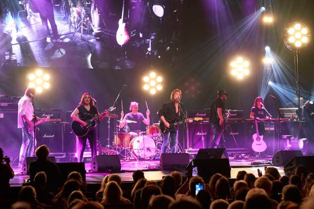 Chris Norman & Band live bei einem Konzet seiner Forever -Tour im Theater am Aegi. Hannover, 21.04.2022