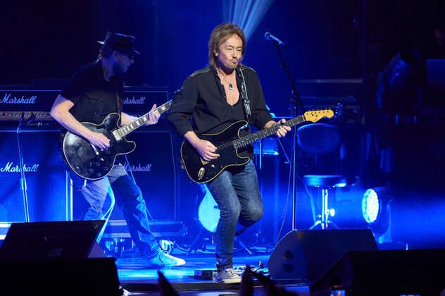 Chris Norman & Band live bei einem Konzet seiner Forever -Tour im Theater am Aegi. Hannover, 21.04.2022
