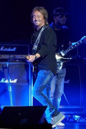Chris Norman & Band live bei einem Konzet seiner Forever -Tour im Theater am Aegi. Hannover, 21.04.2022