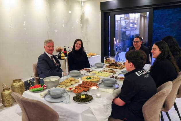 Entertainment Themen der Woche KW16 King Philippe - Filip of Belgium (L) pictured during a royal visit to the Joukhadar family, for their Iftar meal, the evening meal when Muslims end their daily Ramadan fast at sunset, Thursday 21 April 2022, in Ham.  POOLxJOHANNAxGERON 34140293
