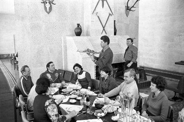 Soviet Cosmonauts Squad 8146110 01.04.1983 Members of the Soviet Cosmonauts Squad throw a party and dine at Star City near Moscow. Alexander Mokletsov Star City Moscow region Russia  Copyright: xAlexanderxMokletsovx