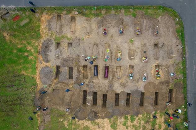 Ukraine-Krieg, Jahrestag der Invasion, Chronologie der Ereignisse, Archivbilder News Themen der Woche KW16 News Bilder des Tages Aerial view of the main graveyard in Irpin, Ukraine, 22 April 2022. Russian troops entered Ukraine on 24 February resulting in fighting and destruction in the country and triggering a series of severe economic sanctions on Russia by Western countries. War in Ukraine !ACHTUNG: NUR REDAKTIONELLE NUTZUNG!  Copyright: xMIGUELxGUTIERREZx GRAF6273 20220422-bcf903314ede25ae4c82d2b36bce6326517ed906
