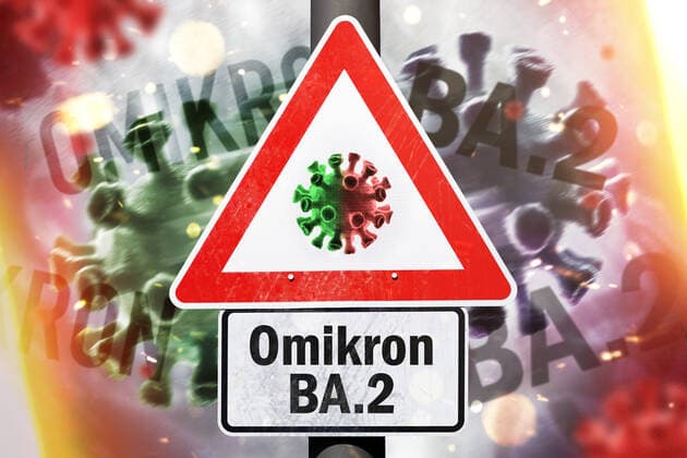 FOTOMONTAGE, Gefahrenschild mit Coronavirus-Symbol und Aufschrift Omikron BA.2, Omikron-Variante BA.2 *** PHOTOMONTAGE, danger sign with coronavirus symbol and inscription Omikron BA 2, Omikron variant BA 2. ** NUR FUER REDAKTIONELLE ZWECKE ** EDITORIAL USE ONLY **