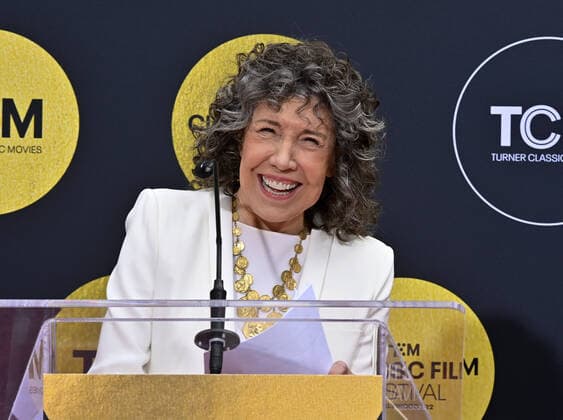Bilder des Jahres 2022, Entertainment 04 April Entertainment Themen der Woche KW16 Entertainment Bilder des Tages Actress Lily Tomlin participates in a hand and footprint ceremony immortalizing her in the forecourt of the TCL Chinese Theatre (formerly Grauman s) in the Hollywood section of Los Angeles on Friday, April 22, 2022.  LAP2022042216 JIMxRUYMEN