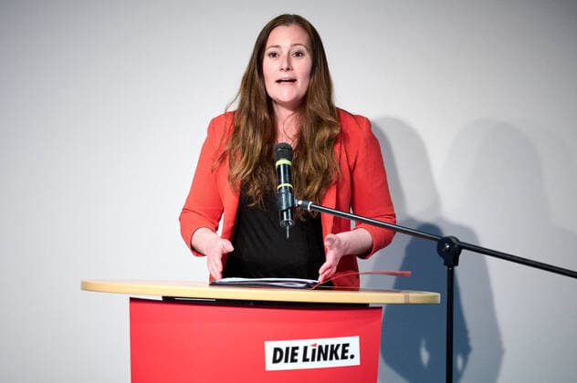 News Themen der Woche KW16 Statement von Janine Wissler in Berlin Janine Wissler (Vorsitzende der Partei DIE LINKE) gibt ein Pressestatement zu den aktuellen Ereignissen in der Partei Die Linke vor Beginn der zweitägigen Beratung des Parteivorstands von Die Linke am 23.04.2022 in Berlin. Berlin Franz-Mehring-Platz 1 Berlin Deutschland *** Statement by Janine Wissler in Berlin Janine Wissler Chairwoman of the party DIE LINKE gives a press statement on the current events in the party Die Linke before the start of the two-day meeting of the party executive of Die Linke on 23 04 2022 in Berlin Berlin Franz Mehring Platz 1 Berlin Germany