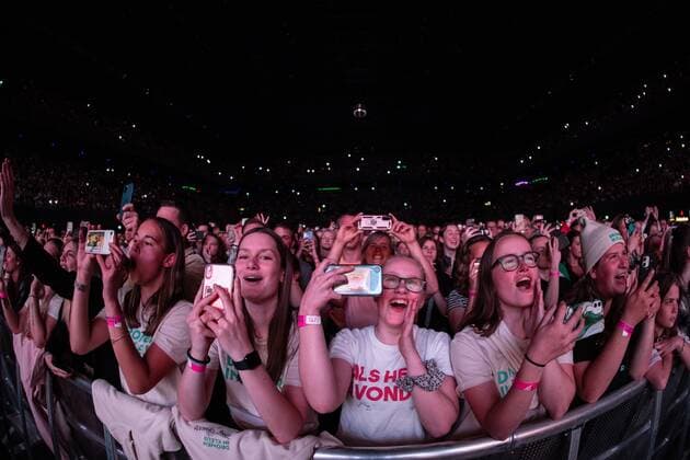 2022-04-23 19:39:20 AMSTERDAM - Suzan and Freek during a concert in the Ziggo Dome. The musicians from Achterhoek will perform in this concert hall for the first time with their own show. ANP KIPPA PAUL BERGEN netherlands out - belgium out