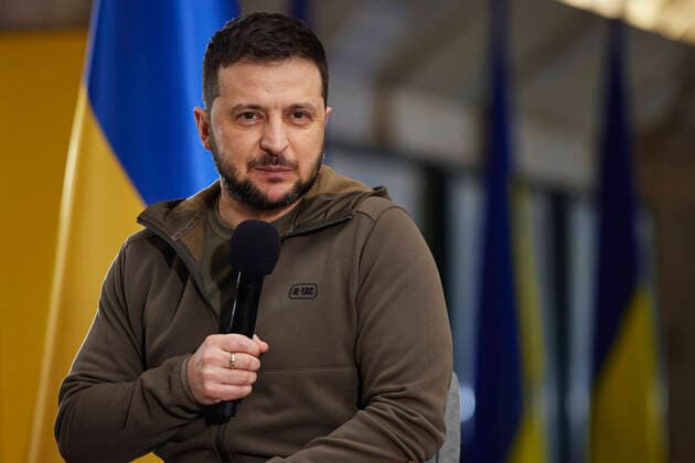 News Themen der Woche KW16 News Bilder des Tages April 23, 2022, Kyiv, Ukraine: Ukrainian President Volodymyr Zelenskyy responds to a question during a press conference in a fortified subway station under the Independence Square metro station, April 23, 2022 in Kyiv, Ukraine. Zelenskyy said he plans to meet the U.S. secretaries of state and defense in Kyiv on Sunday. Kyiv Ukraine - ZUMAp138 20220423_zaa_p138_027 Copyright: xUkrainexPresidency UkrainexPresix
