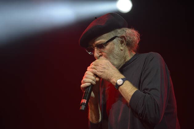 Italy: Francesco De Gregori performs in Naples Francesco De Gregori returns live with his band at the Casa della Musica in Naples for special appointments in Italian clubs with DE GREGORI & BAND LIVE - THE GREATEST HITS . Among the most important Italian songwriters of all time, in his songs musically meet various sounds, from rock to songwriting, with sometimes references also to popular music, while in the lyrics there is a wide use of synaesthesia and metaphor, often not of immediate interpretation, with passages of intimate, literary-poetic and ethical-political inspiration in which references to current events and history find space. The 2022 Tour started on April 20 from the Vox Club in Nonantola (MO). On stage, the Roman singer-so Copyright: MarianoxMontella