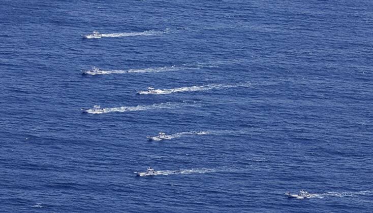 News Themen der Woche KW16 Japan, Bootsunglück vor Hokkaido Mishap of tour boat off Shiretoko Peninsula in northern Japan Photo taken on April 24, 2022, from a Kyodo News helicopter shows fishing vessels searching for a tourist boat that went missing with its over 20 passengers and crew the previous day in the Sea of Okhotsk off the Shiretoko Peninsula on the northernmost Japanese main island of Hokkaido.  A14AA0001283313P