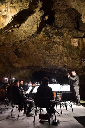 Tschechien, Konzert in einer Höhle in Brno Concert in a Cave as a Human Range of Streams and Rivers was organized by the Brno Contemporary Orchestra in the Vypustek Cave near Krtiny in Blansko, Czech Republic, on Sunday, April 24, 2022. (CTKxPhoto VaclavxSalek) CTKPhotoP2022042406328  sal 13