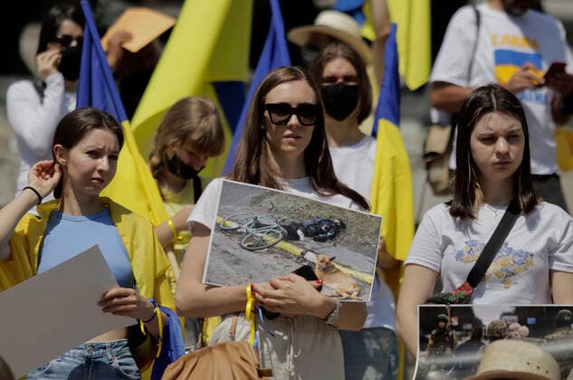 Ukraine-Konflikt, Solidaritätsdemonstration in Mexiko-Stadt Ukrainian Community Demonstrate Against Russian Attacks MEXICO CITY, MEXICO - APR 24, 2022: Members of the Ukrainian community in Mexico City, take part during a performance and demonstrated at the Angel of the Independence column against attacks to Ukrainian by Russian President Vladimir Putin. So far, more than 100,000 people have fled their homes and others have left the country since the Russian invasion began. On April 24, 2022 in Mexico City, Mexico. (Photo by Gerardo Vieyra Eyepix Group) Copyright: xGerardoxVieyrax xEyepixxGroupx EYEPIX_GV_24042022_62810
