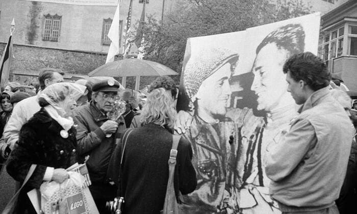 MEETING VETERANS TROOPS ELBA 49663 25.04.1985 The rally marking the 40th anniversary of the meeting of U.S. and Soviet troops on the Elba during WWII. Shpakov Sputnik Germany  Copyright: xShpakovx