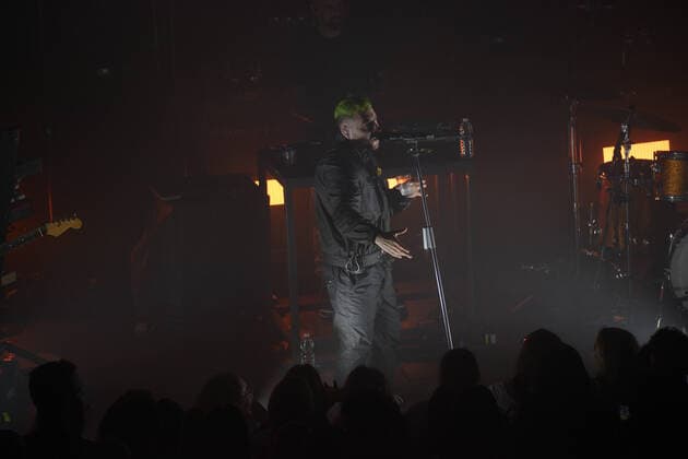 Coez Konzert in Neapel Italy: Coez performs in Naples Silvano Albanese, better known by his many fans as Coez, was born in Nocera Inferiore on 11 July 1983. He performed live this evening at the Duel Club in Pozzuoli (Naples, Italy) He is a rapper and songwriter who has managed to establish himself overwhelmingly in the Italian music scene. With his first album, released in 2013, he placed himself in the top ten of the GFK chart, remaining in this position for a month. Coez s music immediately conquered radio, TV, social media and print media, so much so that it deserved numerous articles in authoritative newspapers such as Corriere della Sera, Vanity Fair, Repubblica and Rolling Stone. He made it to the finals at the 2013 Music Summer Festival and was chosen as Copyright: MarianoxMontella