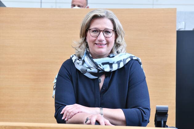 Der Saarländische Landtag in Saarbrücken wählt am Montag (25.4.2022) die SPD-Politikerin Anke Rehlinger zur neuen Ministerpräsidentin des Saarlandes. Sie löst Tobias Hans ab. *** The Saarland Parliament in Saarbrücken elects on Monday 25 4 2022 the SPD politician Anke Rehlinger as the new Prime Minister of Saarland She replaces Tobias Hans bub
