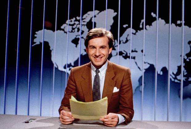 Jan Hofer, deutscher Nachrichensprecher und Moderator, am Schreibtisch im Studio der Tagesschau, Deutschland um 1988. Copyright: HartwigxValdmanis Nur redaktionelle Nutzung. Editorial usage only. UnitedArchivesVAL_720000022