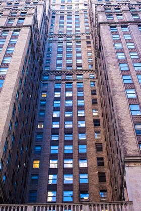 IMAGO Creative: Dichotomien, Reflexionen - Architektur Skyscrapers View Upward, New York Manhattan Skyline , 13948512.jpg, america, architecture, background, black, building, business, city, downtown, exterior, financial, landmark, manhattan, new, nyc, office, old, skyscraper, street, up, upward, urban, usa, view, york, icon, top, state, sunset, sky, midtown, over, design, metropolitan, empire, aerial, river, travel, attraction, skyline, tourist, historic, metropolis, center, high, blue, panorama, tourism, work, american, cityscape,