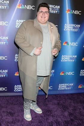 April 25, 2022, Universal City, CA, USA: LOS ANGELES - APR 25: Jordan Smith at the AmericaÃ¢â‚¬â ¢s Song Contest Semi-finals Red Carpet at Universal Studios on April 25, 2022 in Universal City, CA Universal City USA - ZUMAb170 20220425_zap_b170_084 Copyright: xKayxBlakex