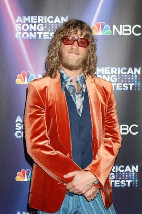 April 25, 2022, Universal City, CA, USA: LOS ANGELES - APR 25: Allen Stone at the America™s Song Contest Semi-finals Red Carpet at Universal Studios on April 25, 2022 in Universal City, CA Universal City USA - ZUMAnc22 20220425_zaa_nc22_127 Copyright: xKathyxHutchinsx
