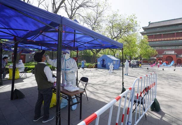 (220426) -- BEIJING, April 26, 2022 -- A medical worker takes a swab sample from a citizen at a nucleic acid testing site during a mass testing for COVID-19 in Dongcheng District, Beijing, capital of China, April 26, 2022. Beijing will conduct three rounds of nucleic acid testing in 11 areas from Tuesday to Saturday in efforts to curb the risk of COVID-19, local authorities said at a press conference Monday. The testing will cover people in the districts of Xicheng, Dongcheng, Haidian, Fengtai, Shijingshan, Fangshan, Tongzhou, Shunyi, Changping, Daxing and Beijing Economic-Technological Development Area, said Xu Hejian, spokesperson of the municipal government of Beijing. ) CHINA-BEIJING-COVID-19-NUCLEIC ACID TEST-EXPANSION (CN) JuxHu 