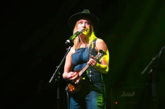 Stefanie Hertel von More Than Words live bei einem Konzert im Friedrichstadt-Palast. Berlin, 25.04.2022