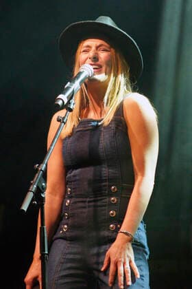 Stefanie Hertel von More Than Words live bei einem Konzert im Friedrichstadt-Palast. Berlin, 25.04.2022