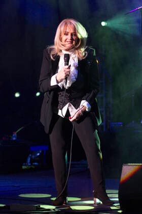Bonnie Tyler live bei einem Konzert ihrer Celebrating 70 Years Birthday -Tour im Friedrichstadt-Palast. Berlin, 25.04.2022